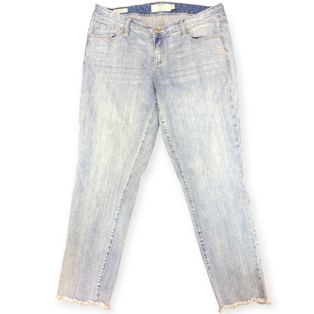 Torrid Low Rise Boyfriend Fit Frayed Light washed Jeans Women's Size 14
